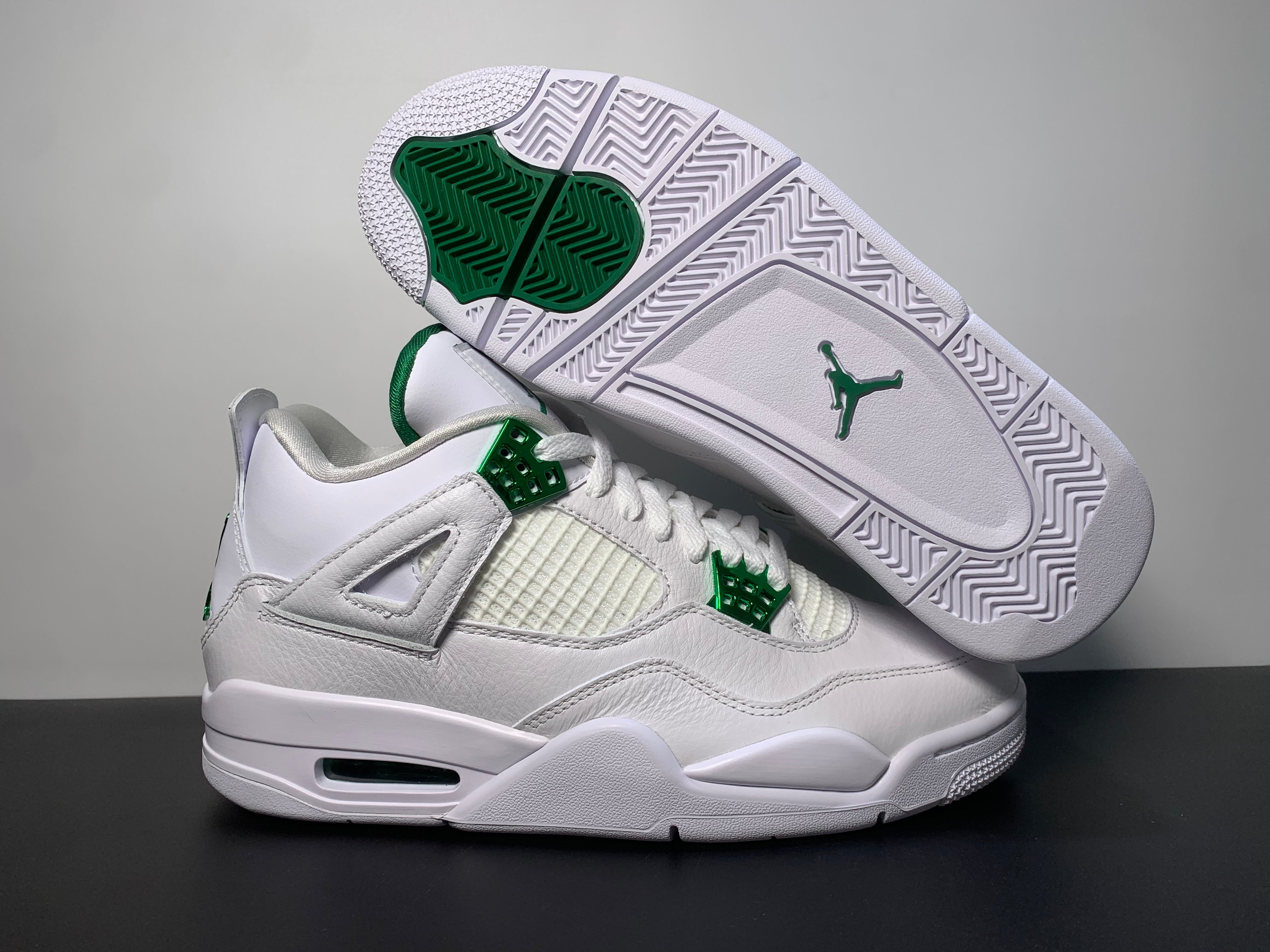 Jordan 4 Retro Metallic Green