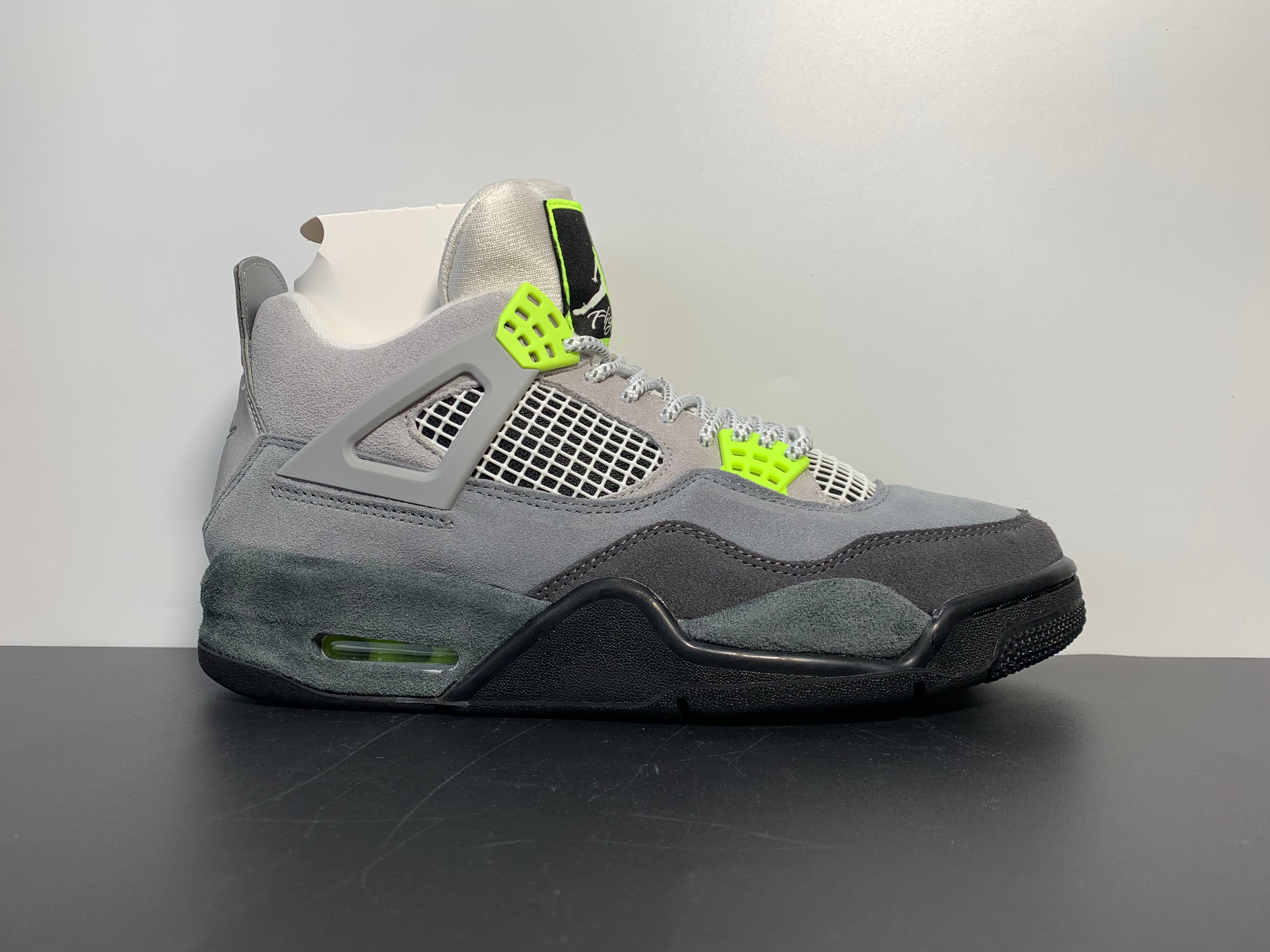 Jordan 4 SE "Neon"