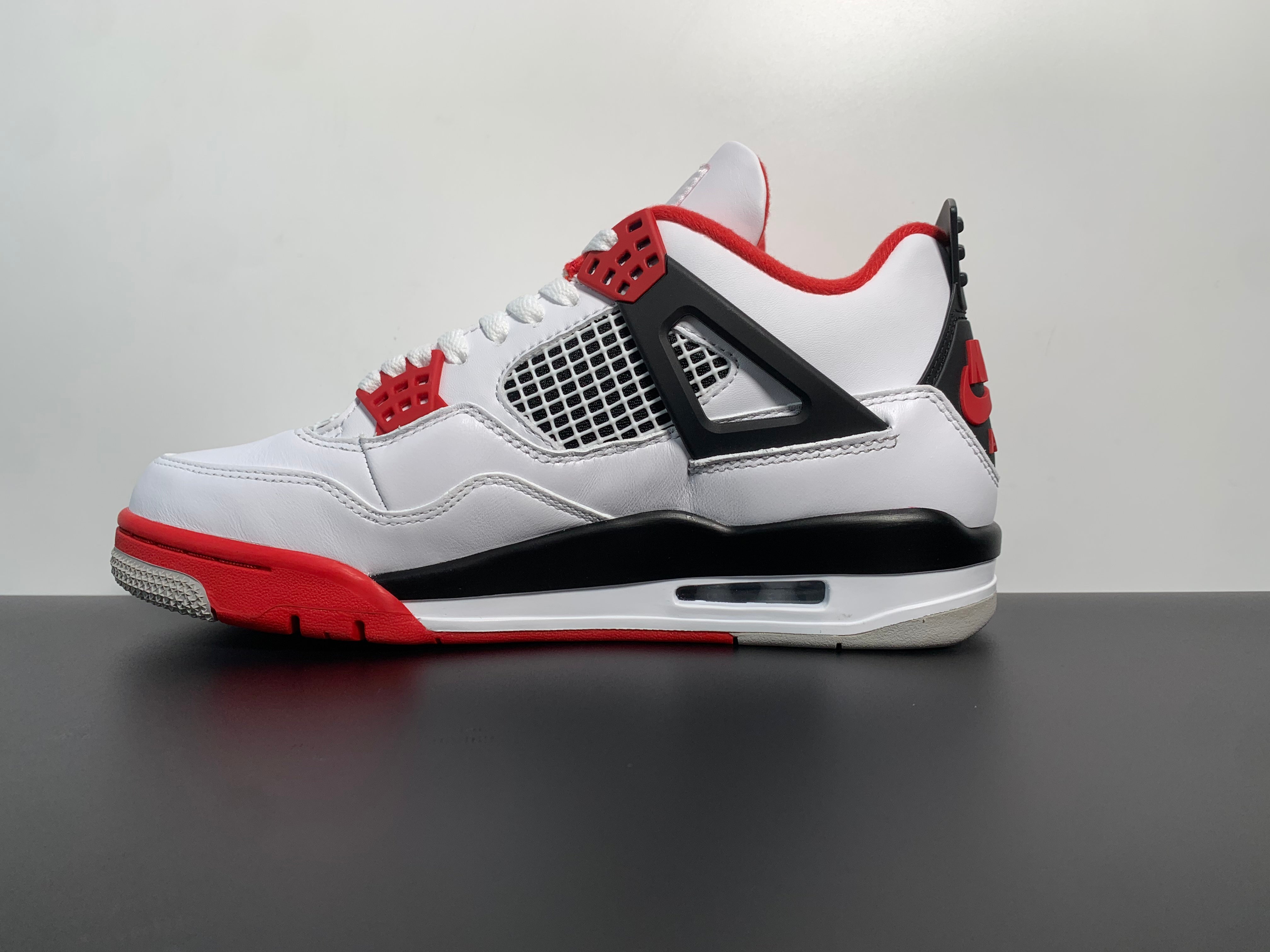 Jordan 4 Retro "Fire Red