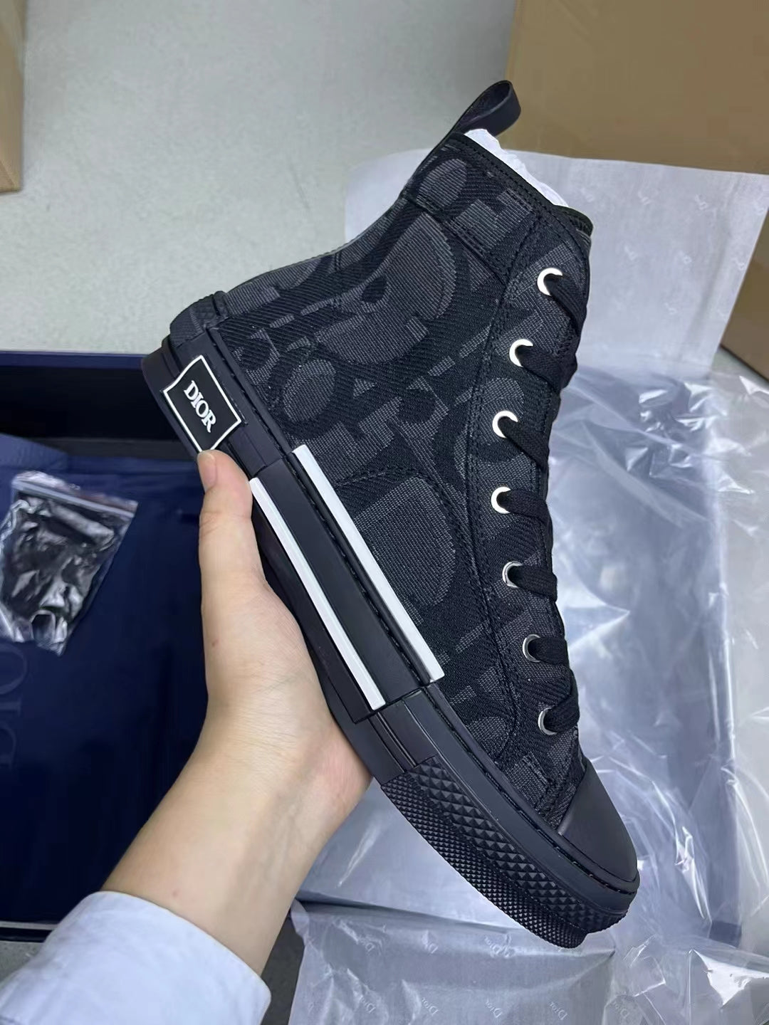 DIOR CONVERS