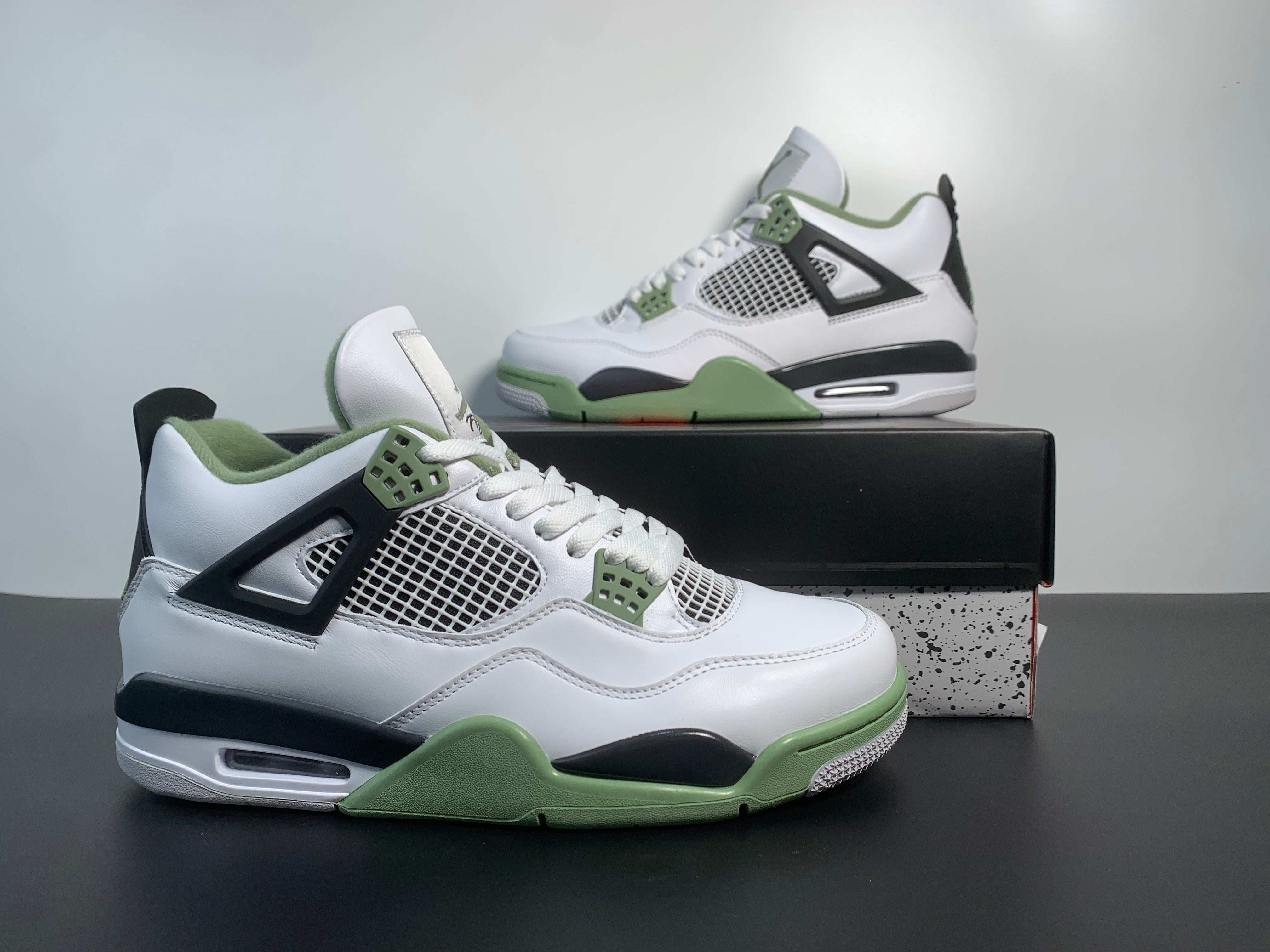 Jordan 4 Retro Seafoam