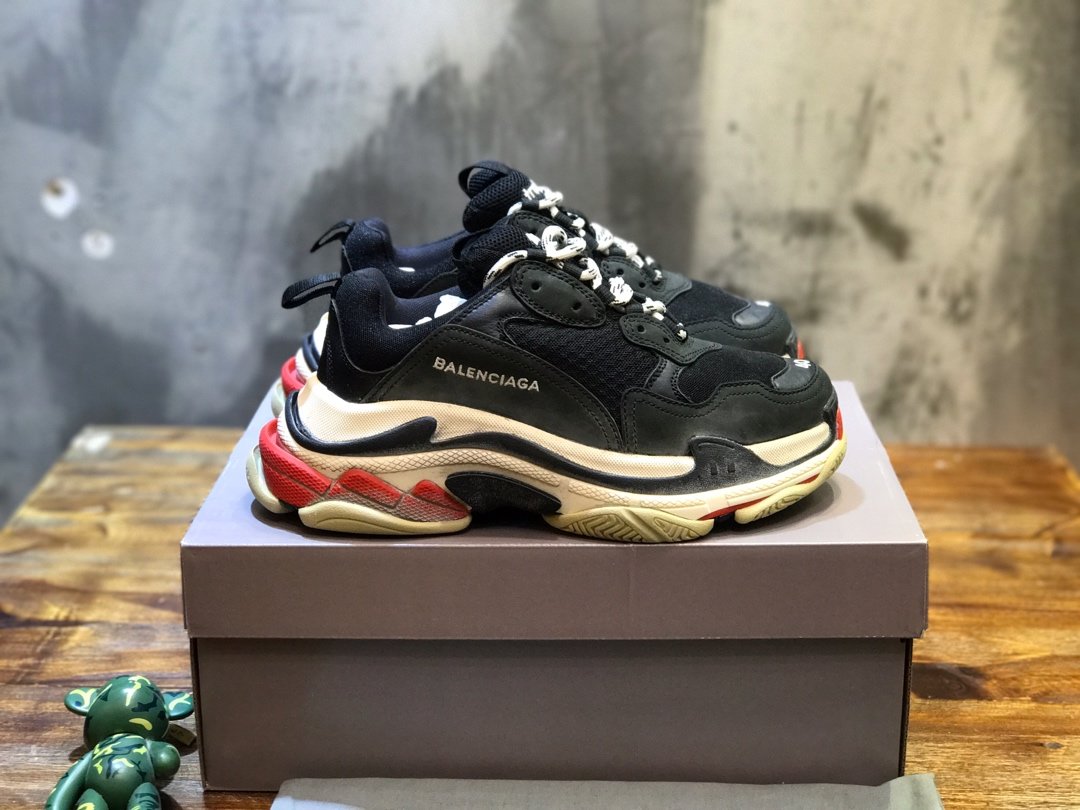 SNEAKER TRIPLE S