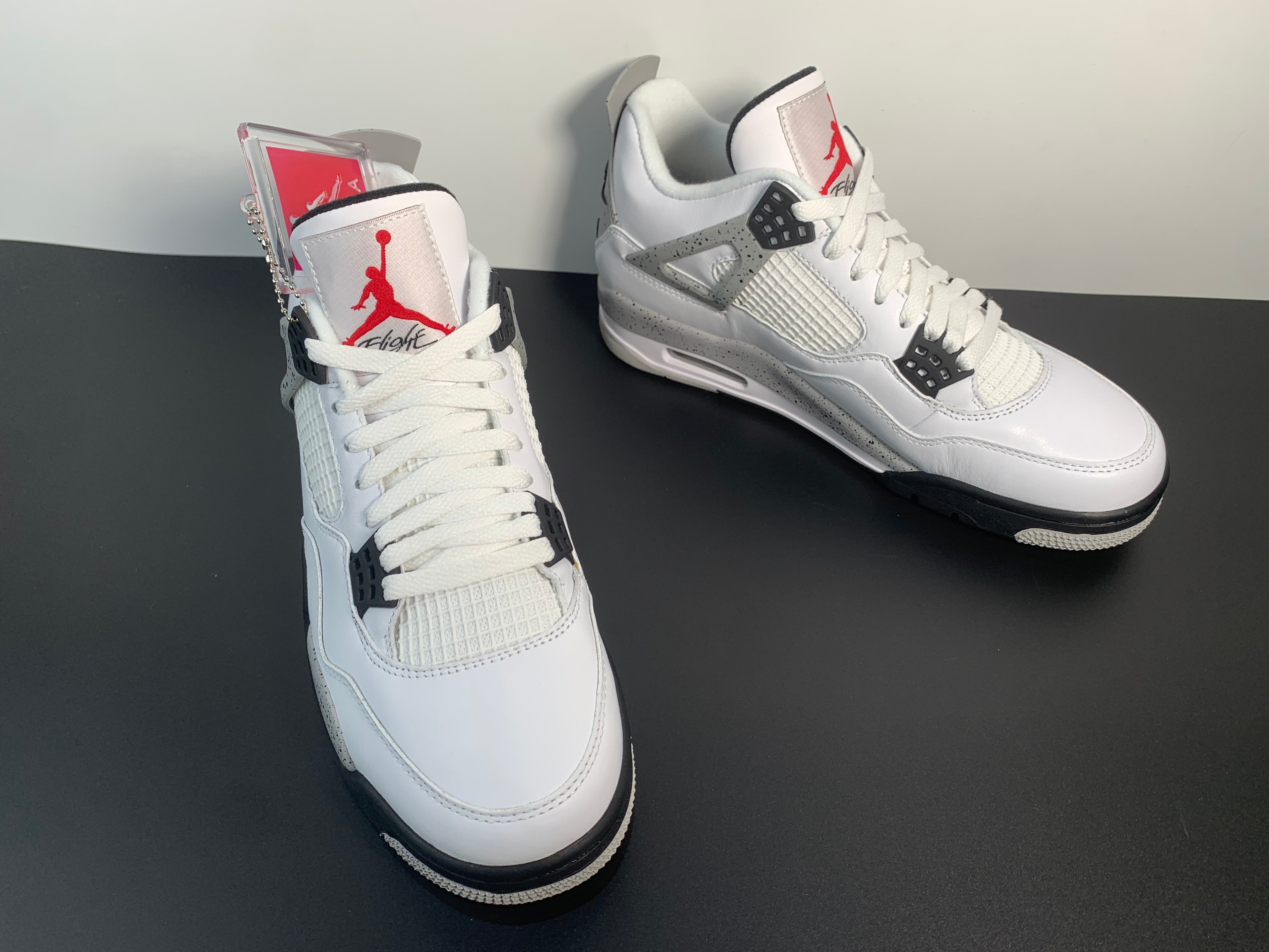 Jordan 4 WHITE CEMENT