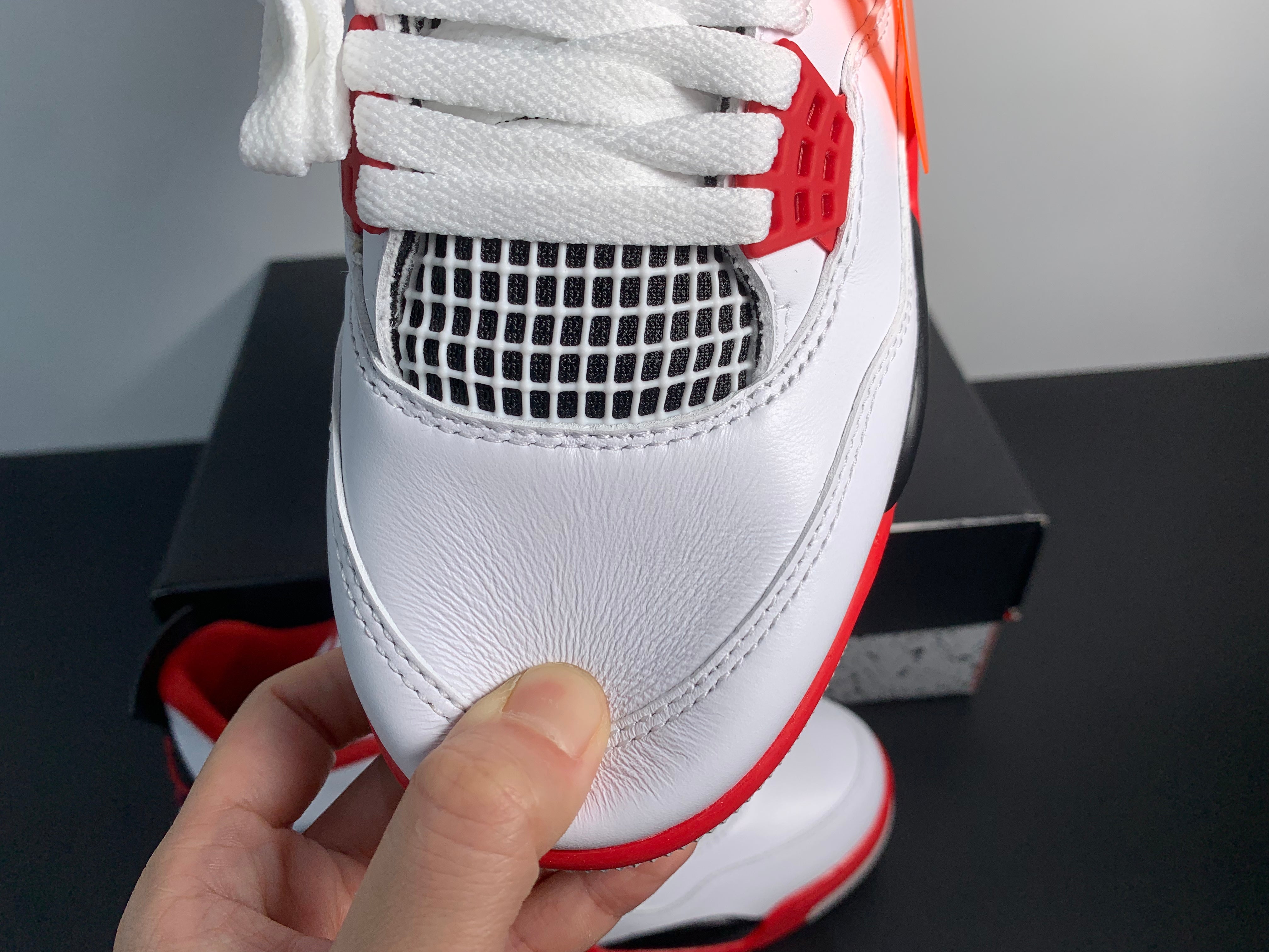 Jordan 4 Retro "Fire Red