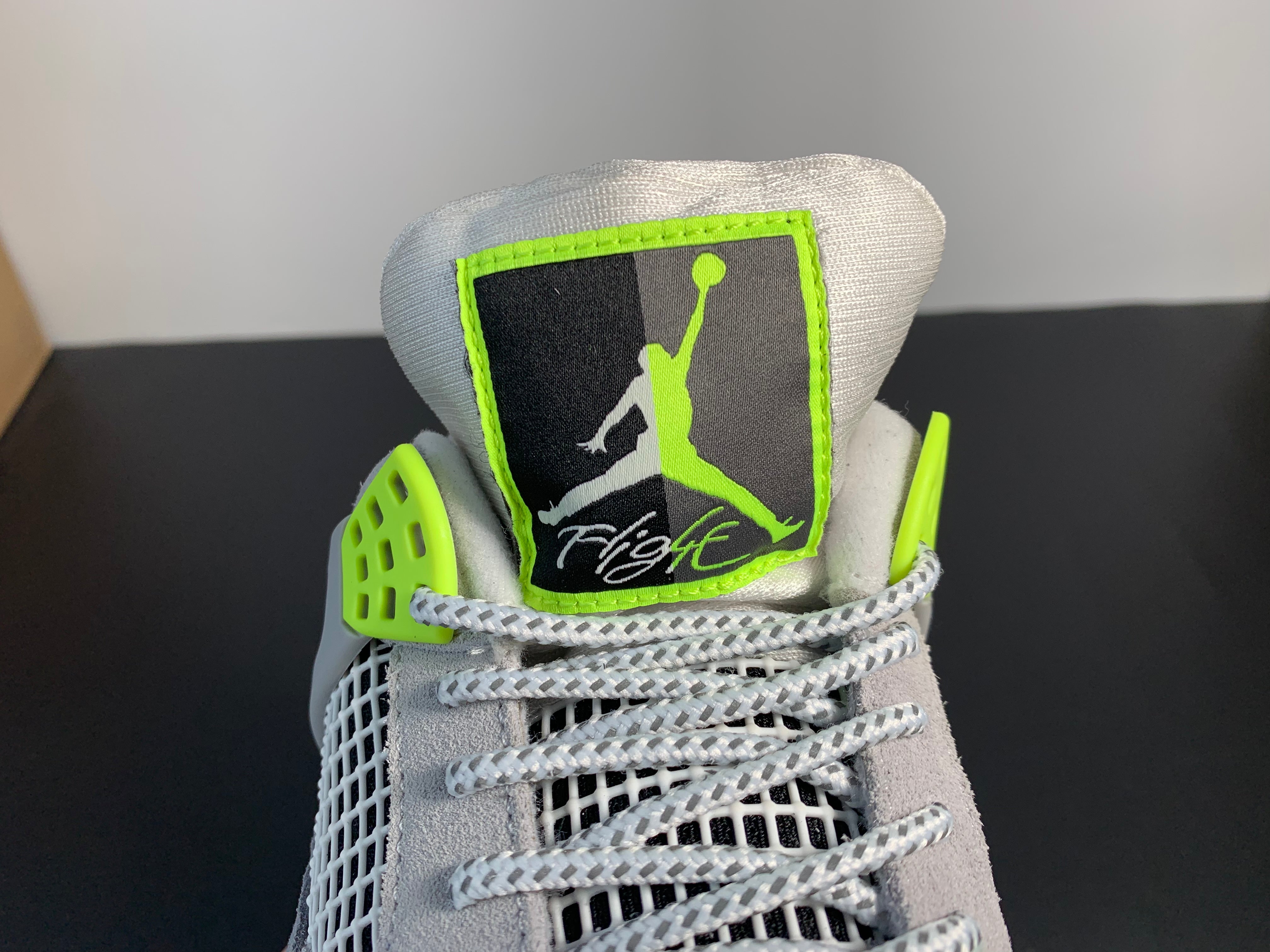 Jordan 4 SE "Neon"