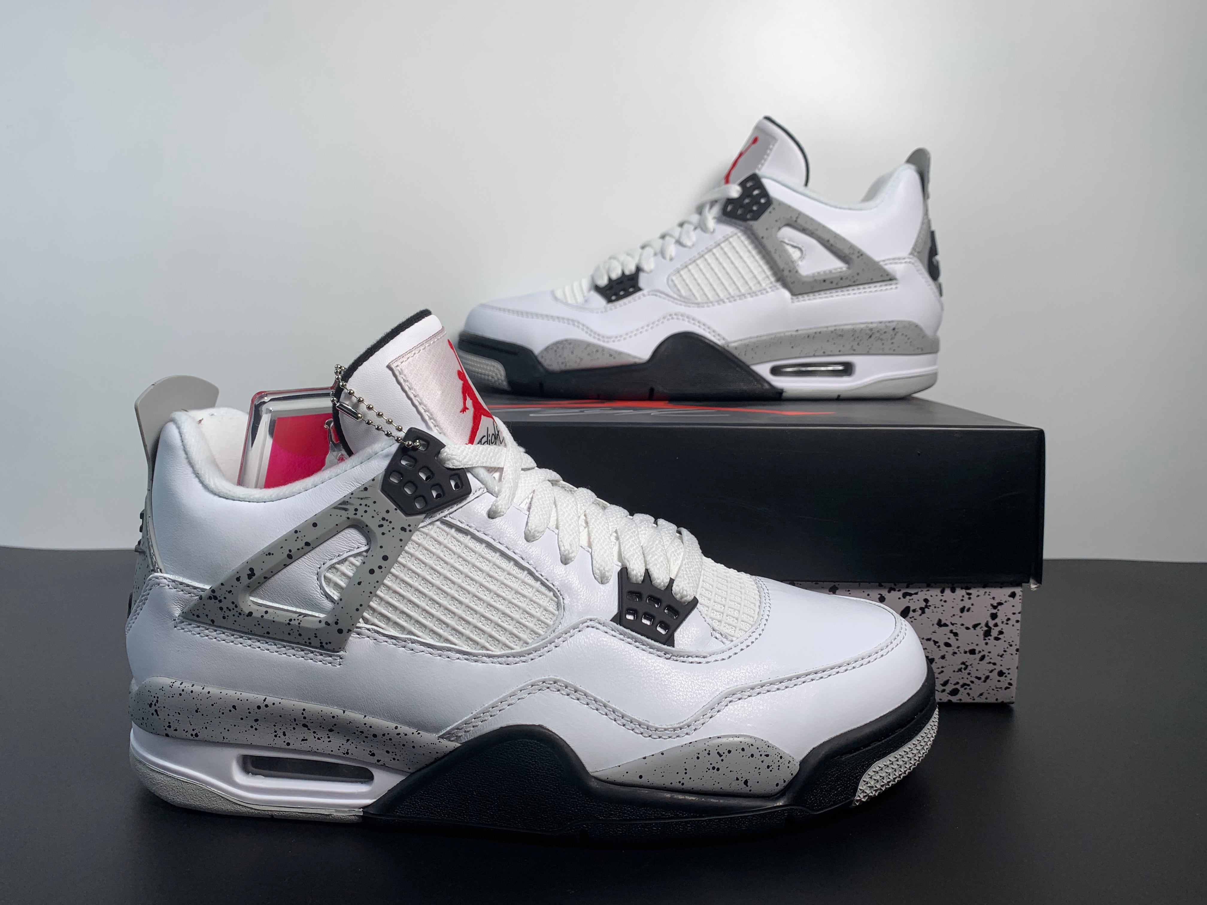 Jordan 4 WHITE CEMENT