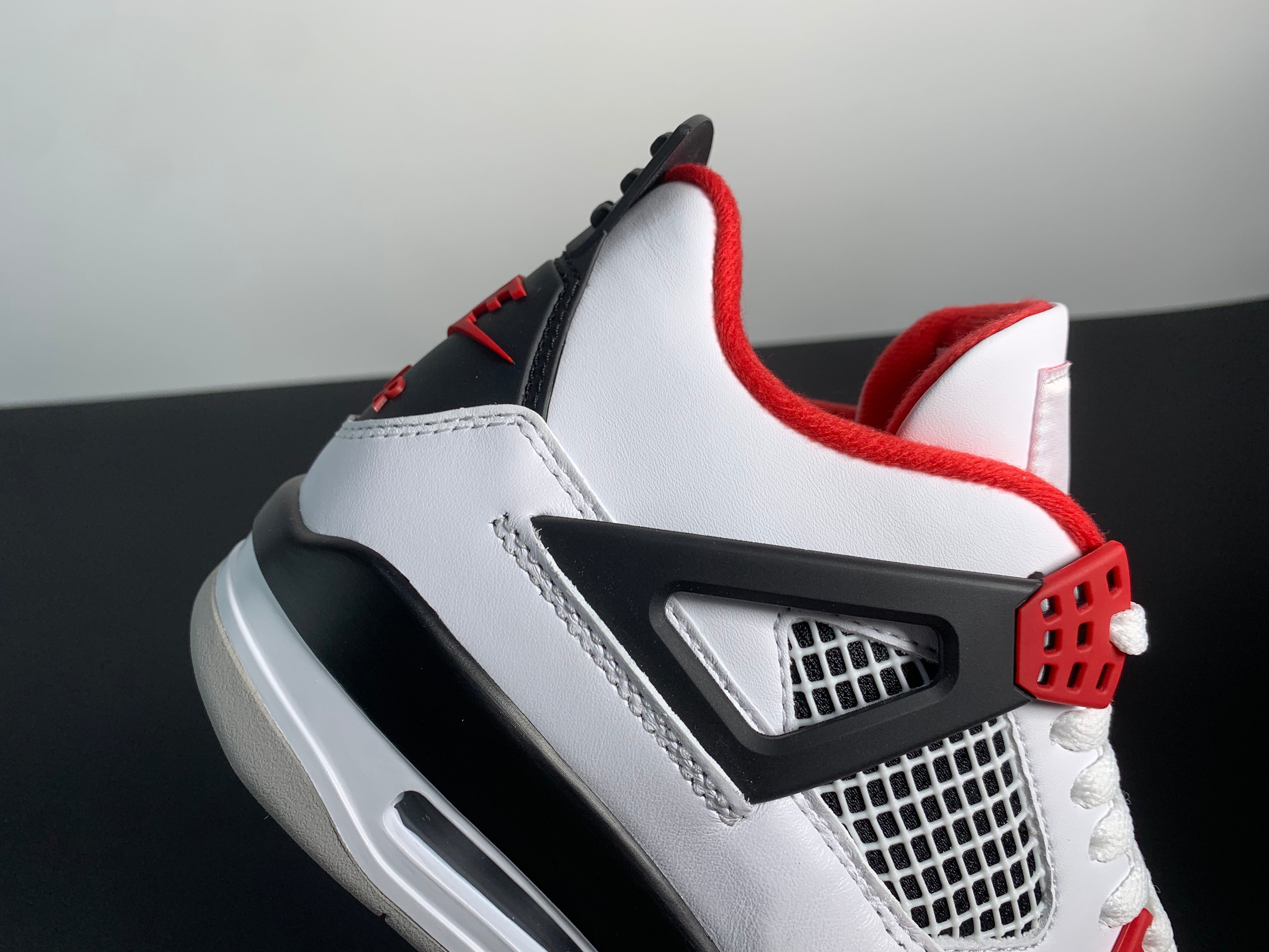 Jordan 4 Retro "Fire Red