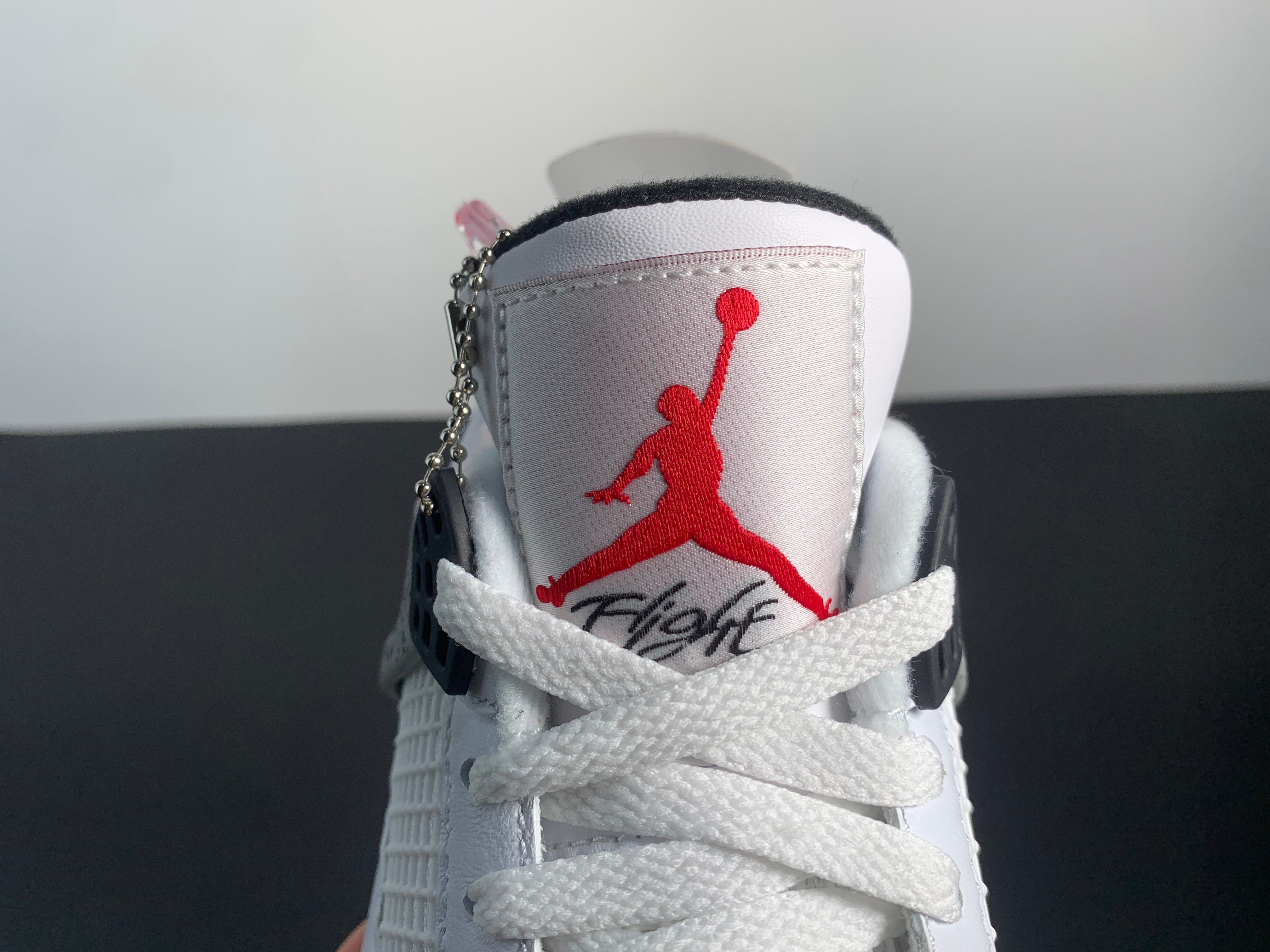 Jordan 4 WHITE CEMENT