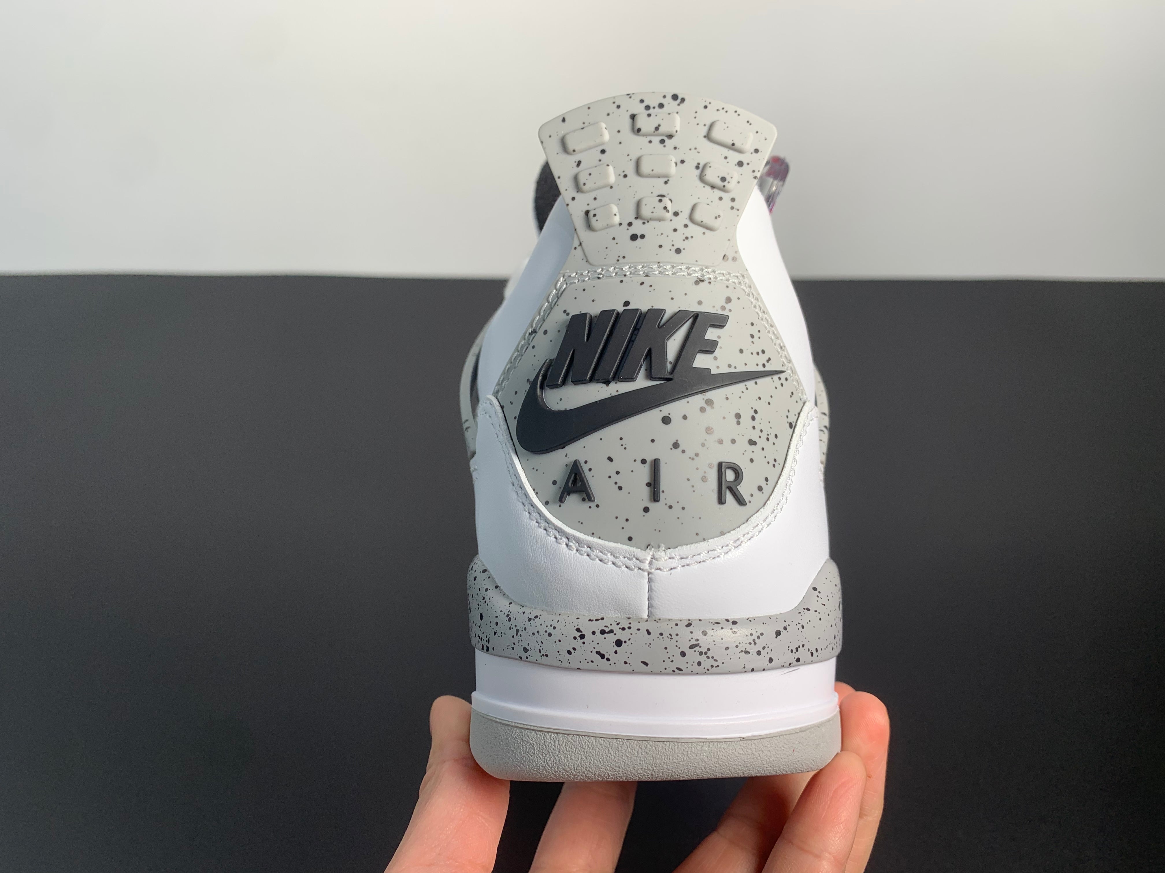 Jordan 4 WHITE CEMENT