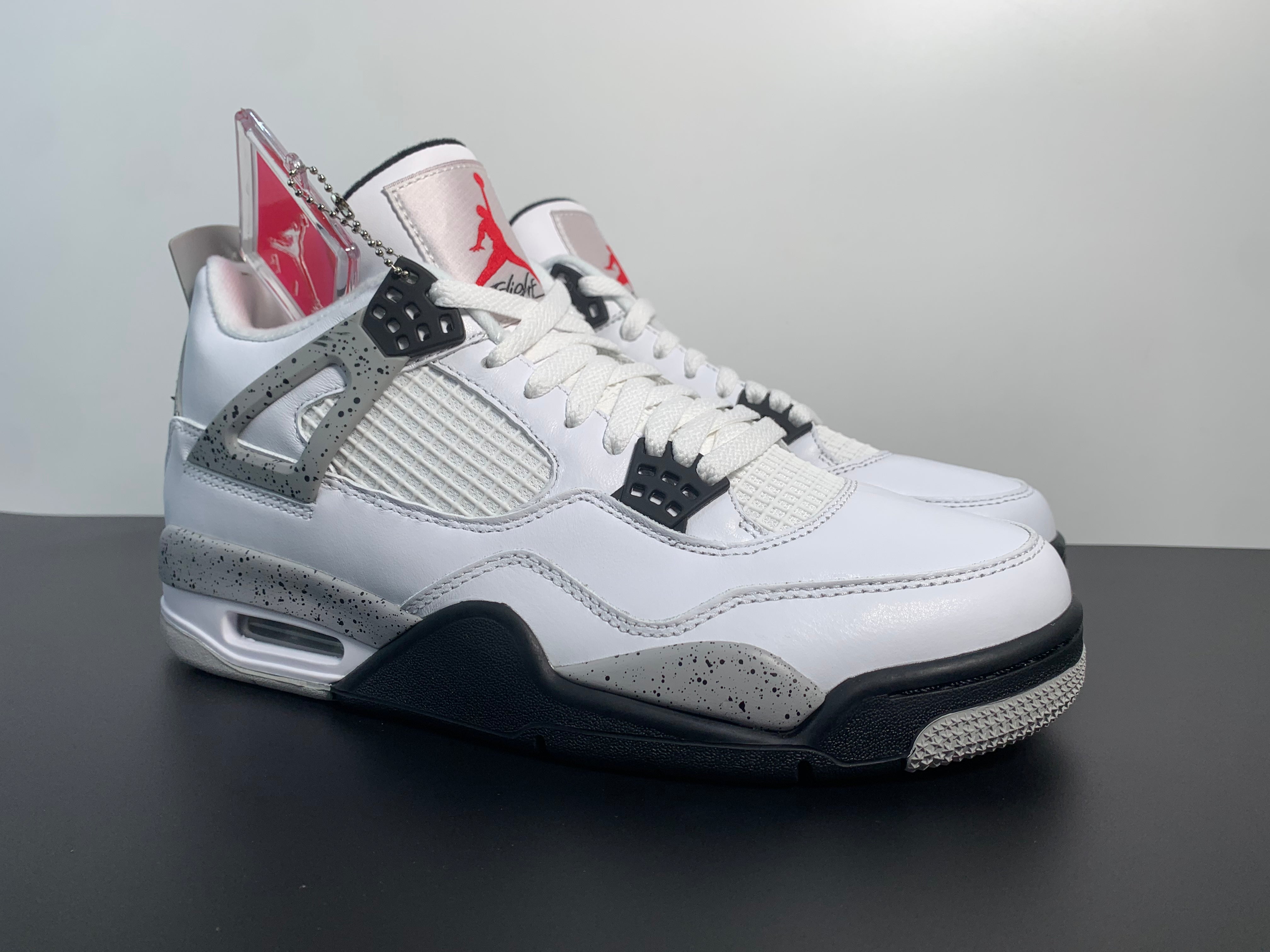 Jordan 4 WHITE CEMENT