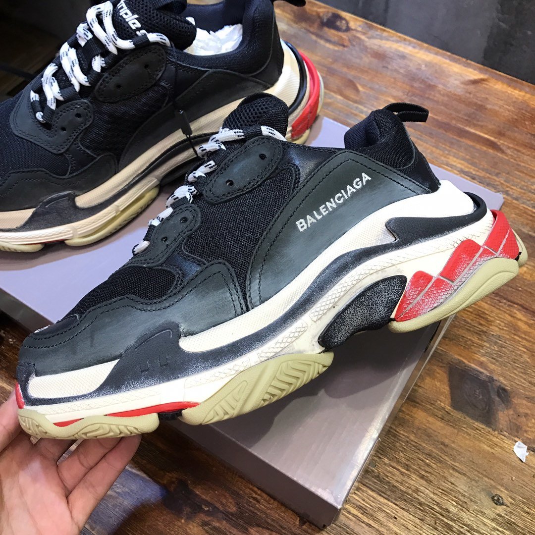 SNEAKER TRIPLE S