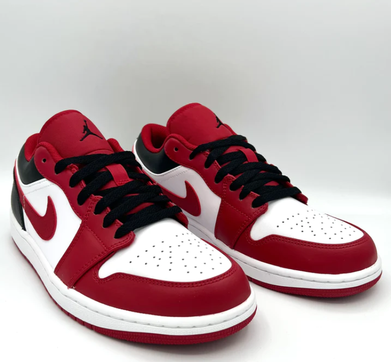 AIR JORDAN 1 LOW BULLS