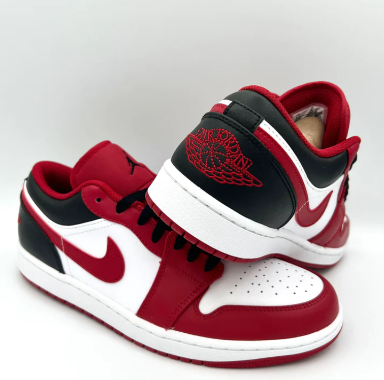 AIR JORDAN 1 LOW BULLS